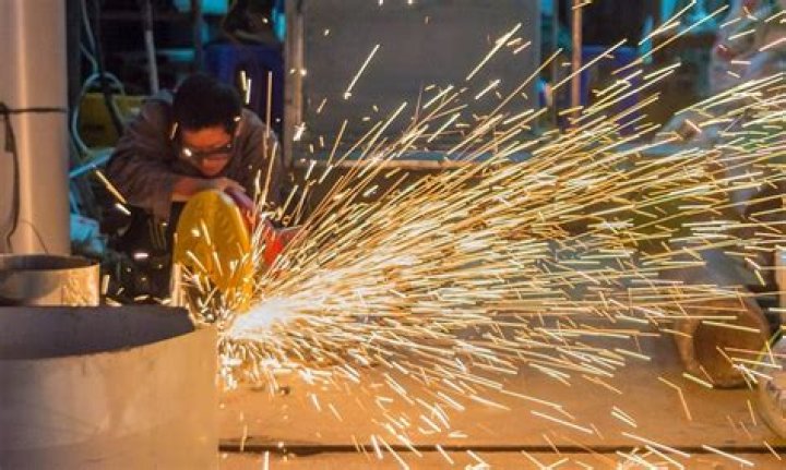 What metal are saw blades made from