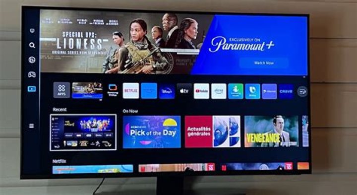 What operating system do Samsung Smart TV use?