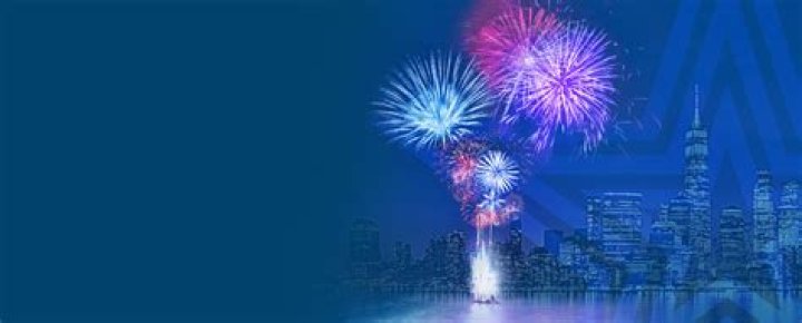 What time do the fireworks start at Pier 39