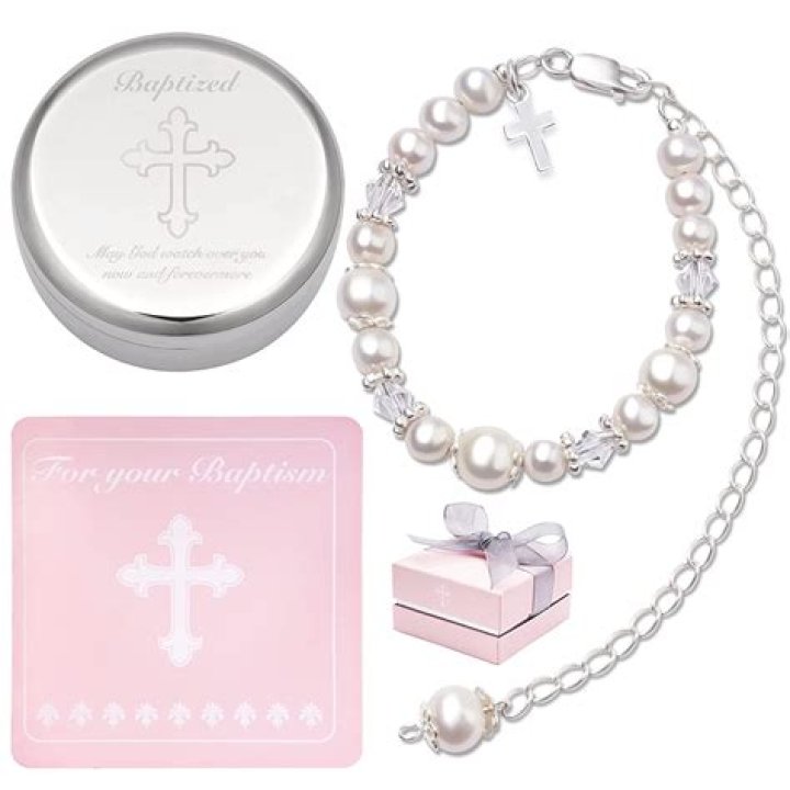 Whats a good baptism gift for a girl
