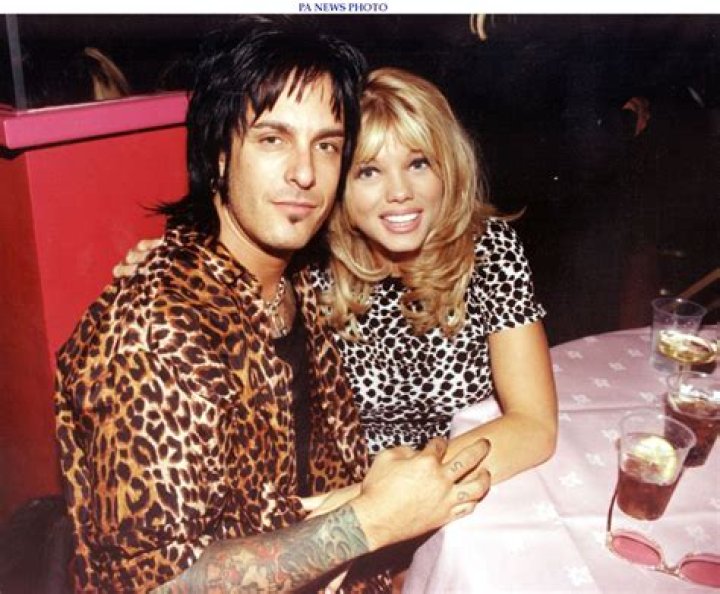When did Donna Martin lose her virginity?