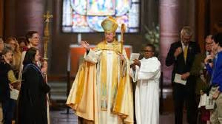 Where does the Catholic Archbishop of Sydney live?