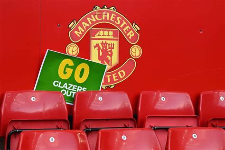 Which American football team do the Glazers own