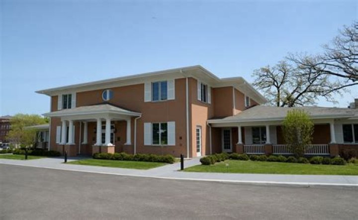 Who can stay at KMC?