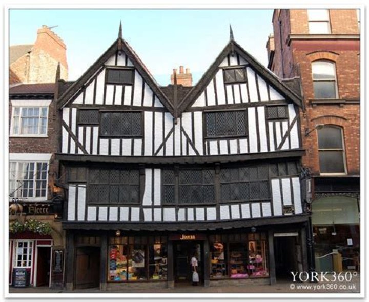 Why are Tudor houses wonky