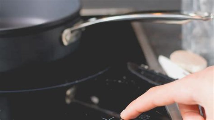 Why does my induction hob keep switching off