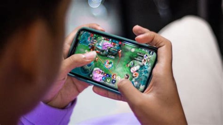 Why does my phone get hot playing games?